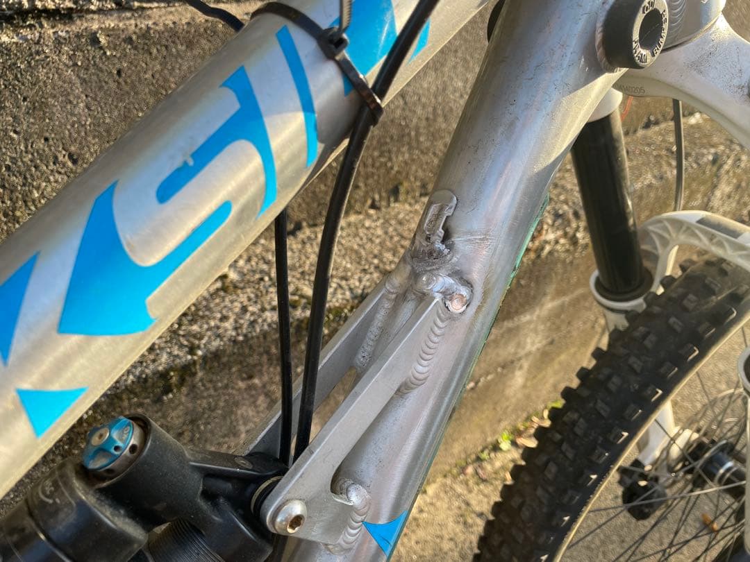 マウンテンバイク　MTB カナダのアルミフレーム　部品多数　即乗り　FOX