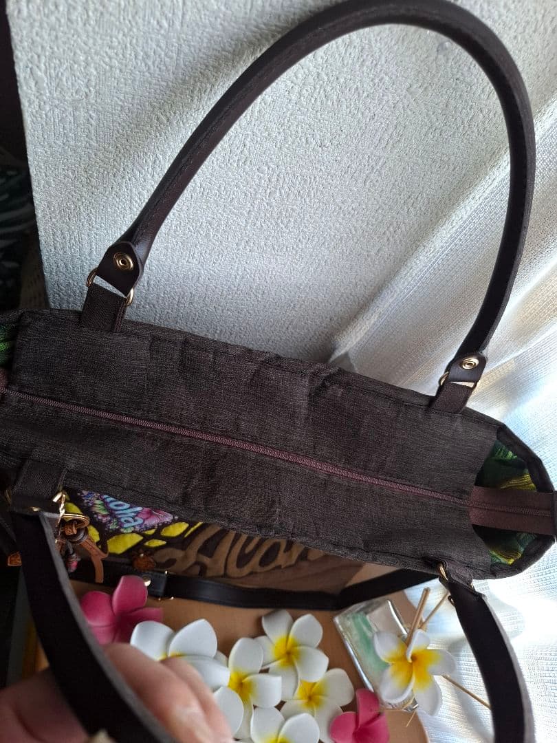 ハワイアンキルト　大きめ　バッグ　パイナップル　2WAY　革タグチャーム付き