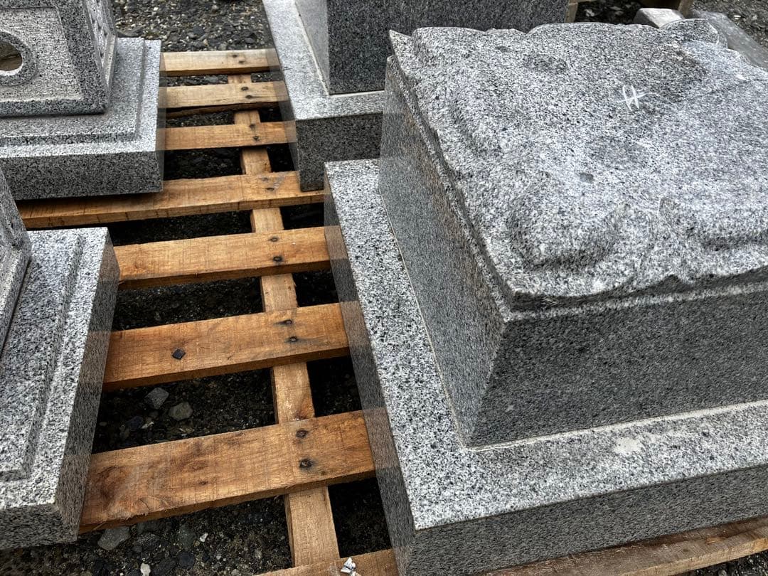 【角形石灯籠 一対 高さ122cm）引き取り限定／分解済・バラ積み可 発送元茨城