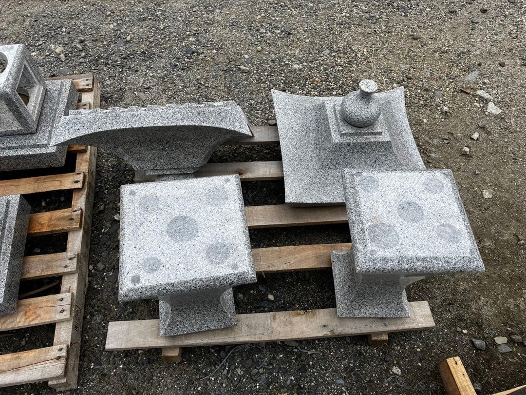 【角形石灯籠 一対 高さ122cm）引き取り限定／分解済・バラ積み可 発送元茨城