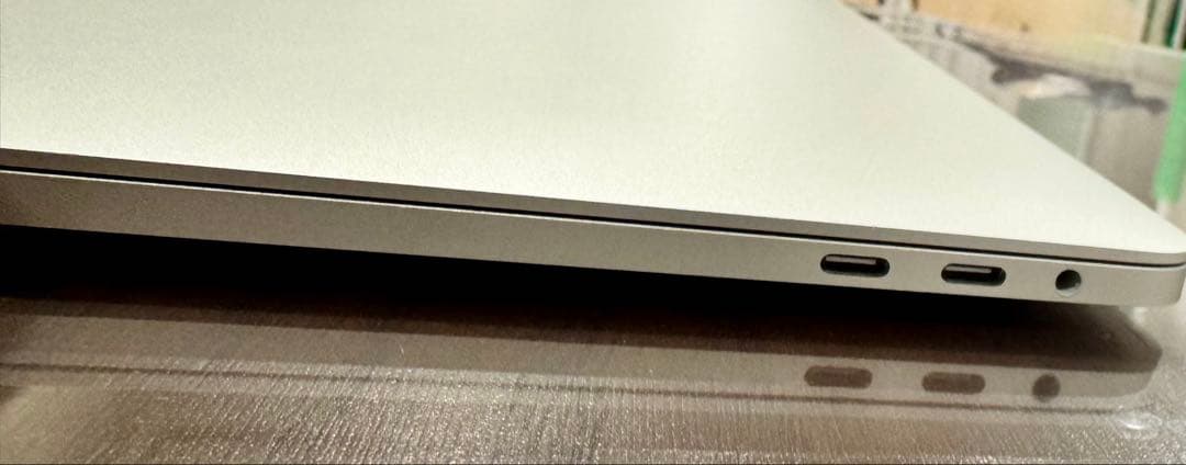 【美品】MacBook Pro 2017【Touch Bar 英字キーボード】