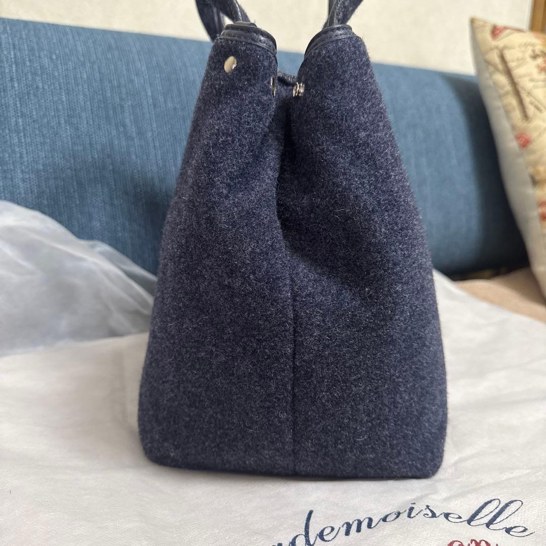 【新品・未使用】マドモアゼルノンノン　イタリア製秋冬ツーウェイバッグ　ネイビー