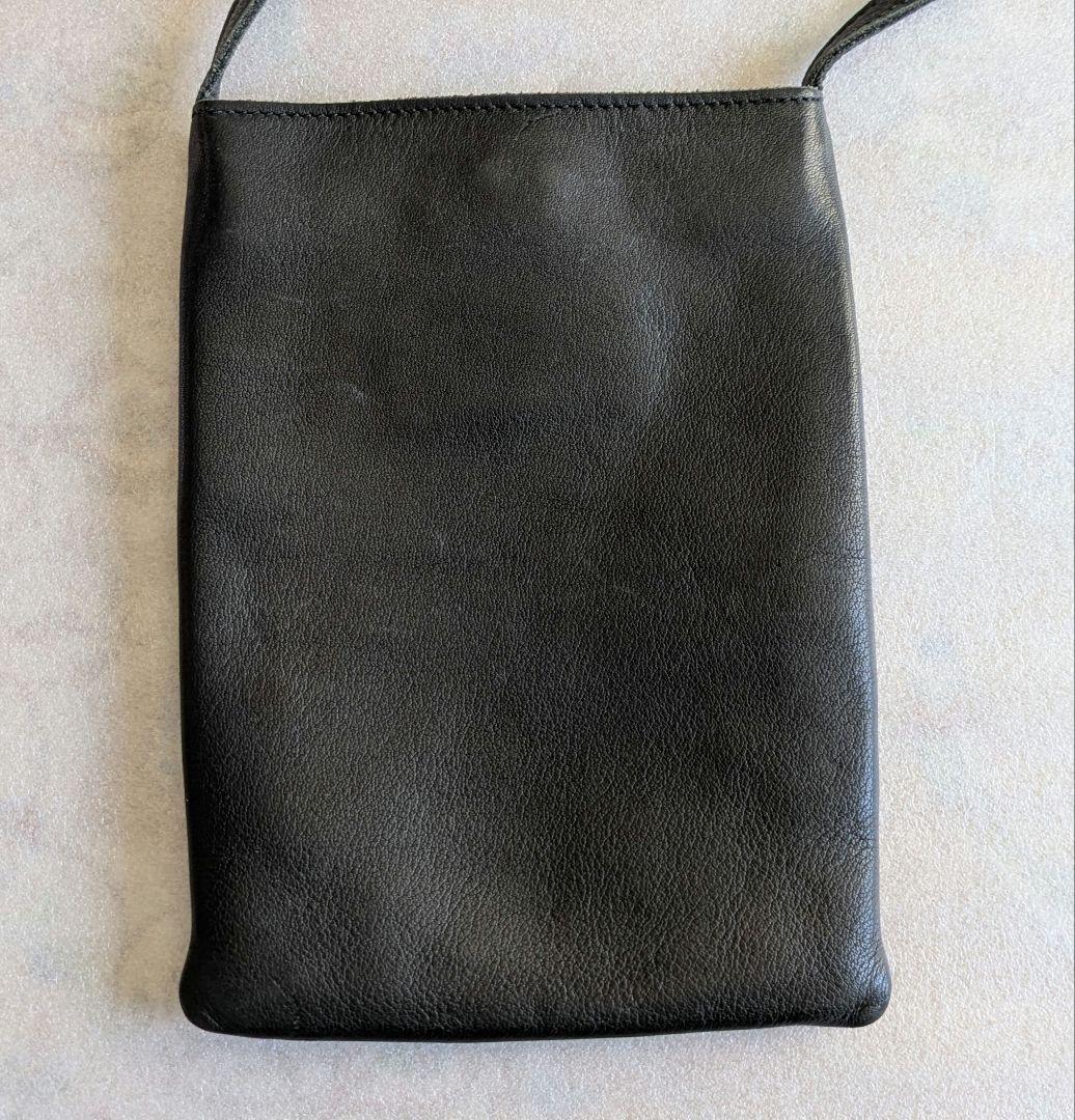 ゴルチエ　レザーサコッシュ　黒バッグ