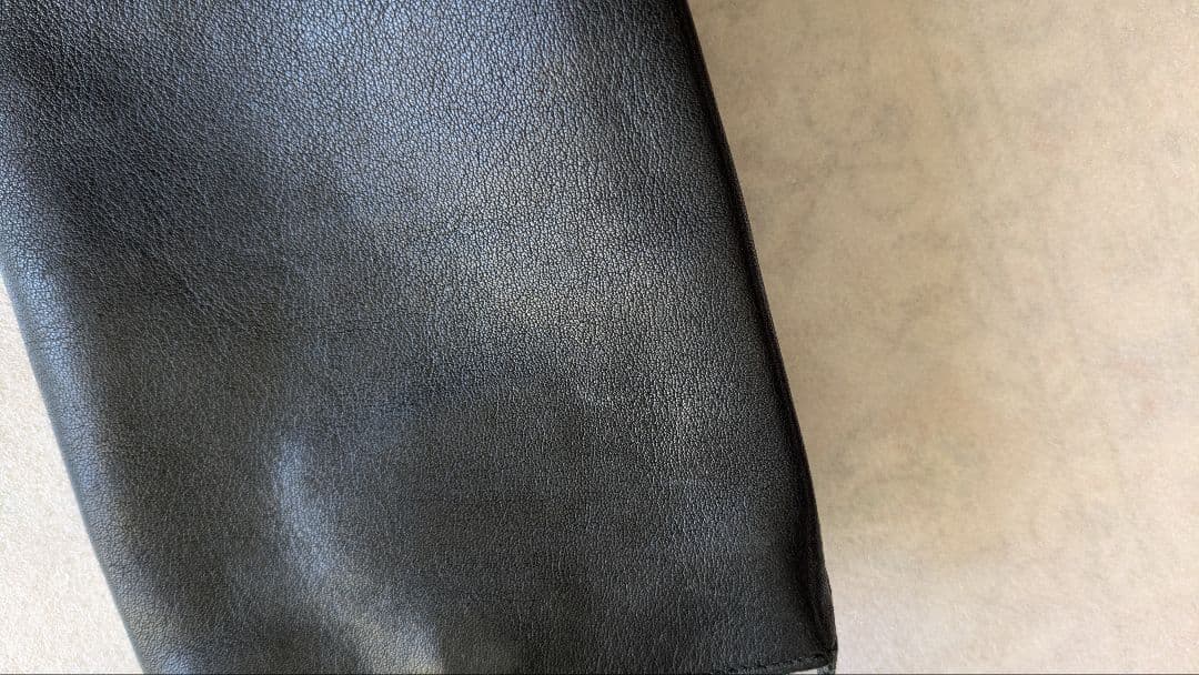 ゴルチエ　レザーサコッシュ　黒バッグ