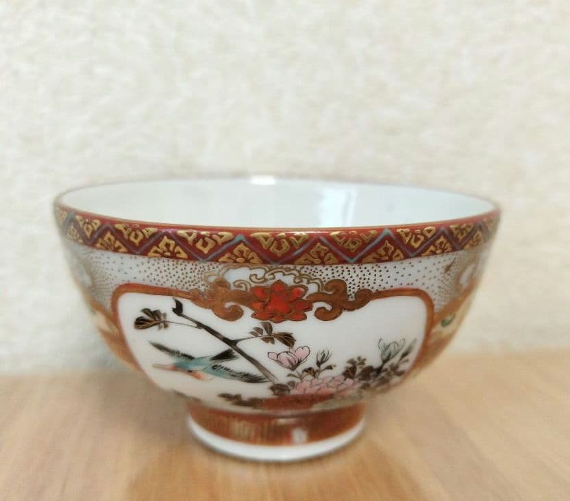 お値下げしました、九谷　人物・花鳥湯呑、煎茶碗 大日本九谷製　傷あり