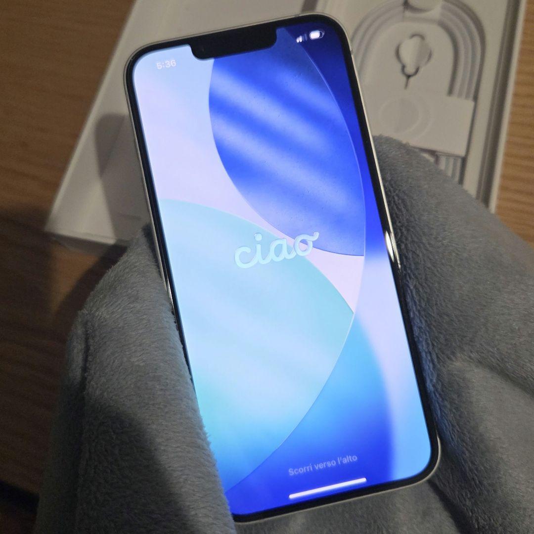 Apple iPhone 16e ホワイト 本体　128GB