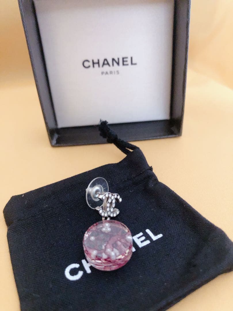 CHANEL シャネル　片耳ピアス　CHANELピンバッジ付き