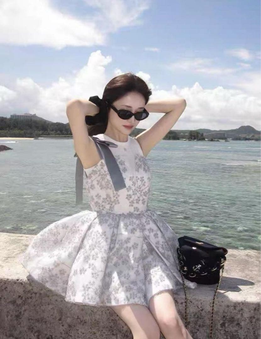 【美品】　Bibiy.（ビビィ）　QUINN EMBROIDERY TOP