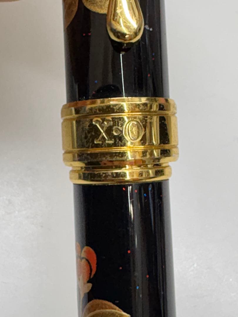 黒い花柄万年筆・イリジウムペン先・中古品