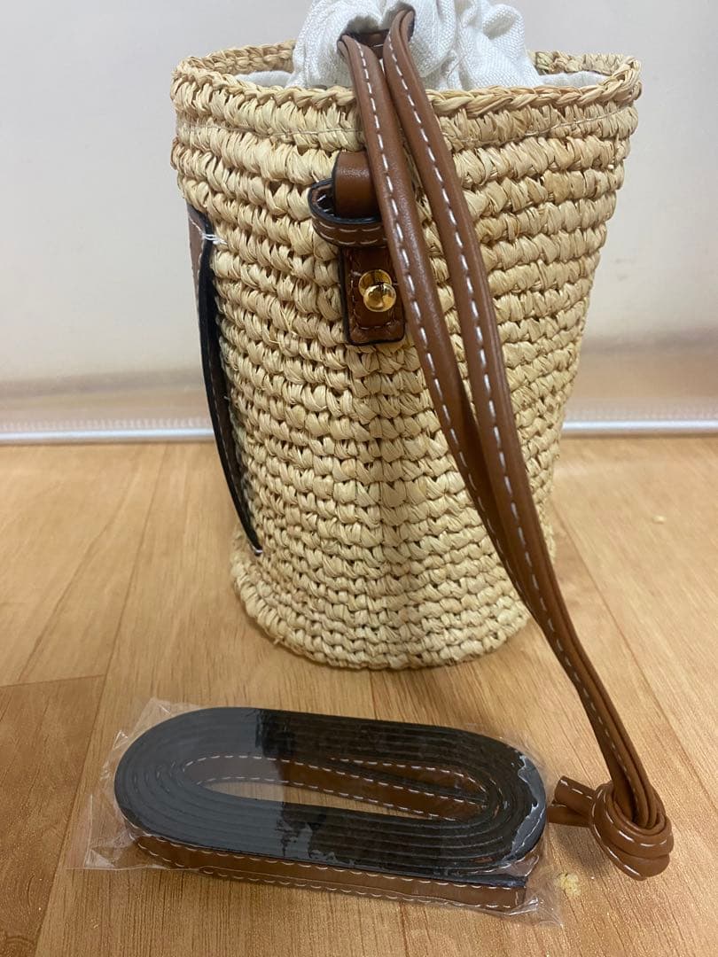 大人気ののラフィア　カゴバッグ　ショルダー付き