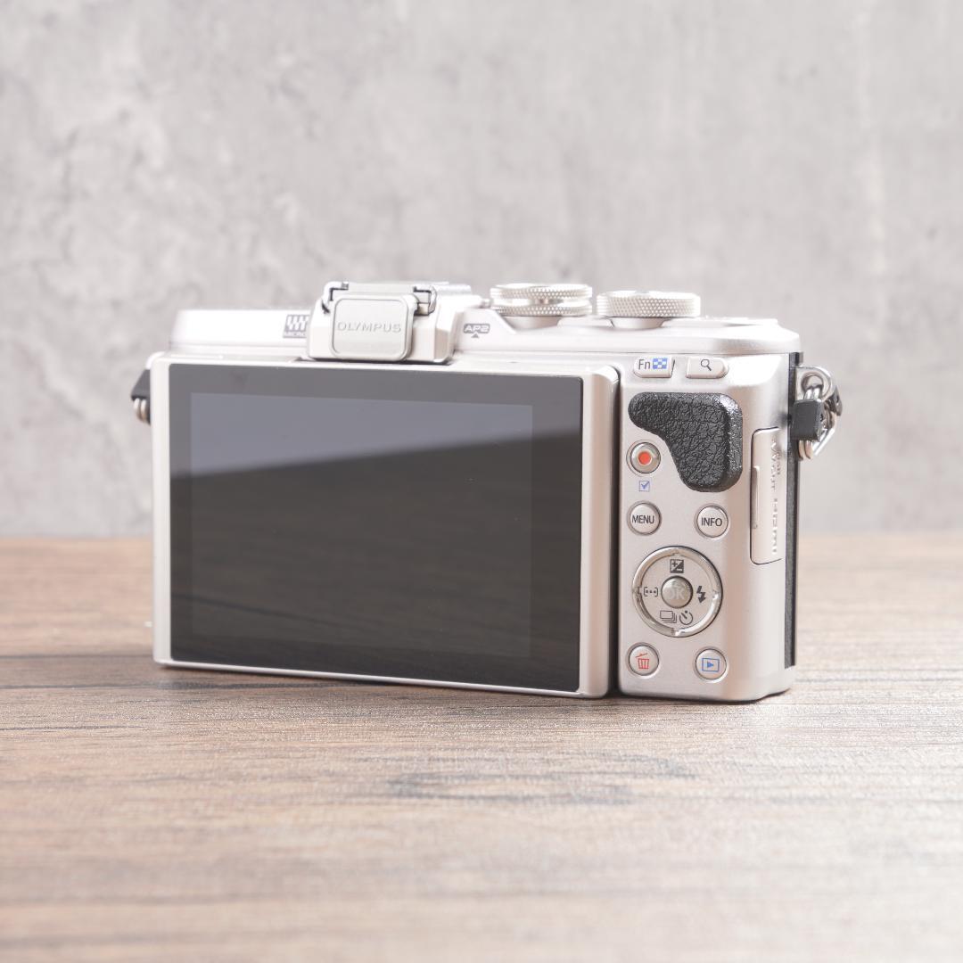 ✨美品✨自撮りOK✨Wi-Fi✨OLYMPUS PEN E-PL8　771-1