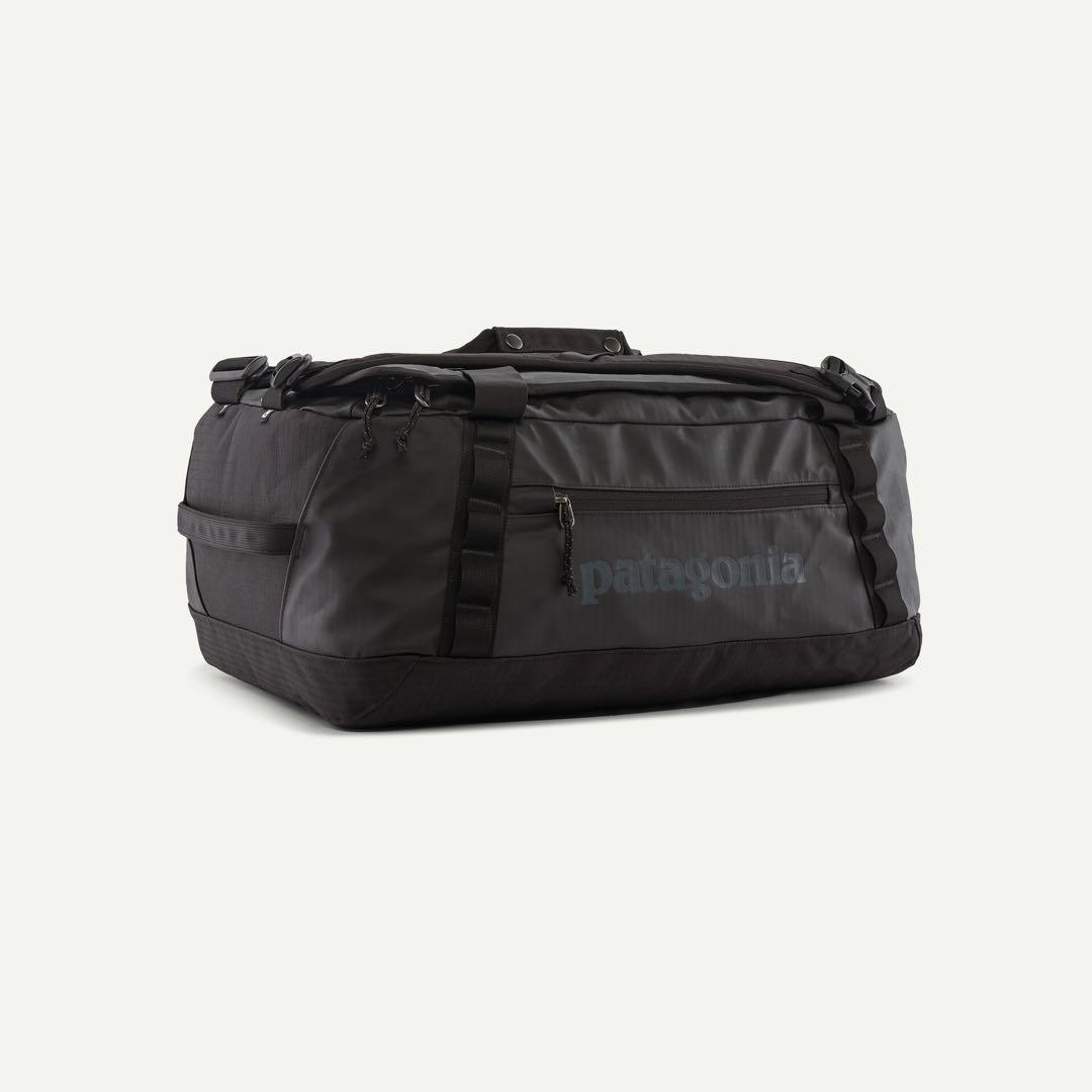 新品未使用タグ付　patagonia ブラックホールダッフル40リットル