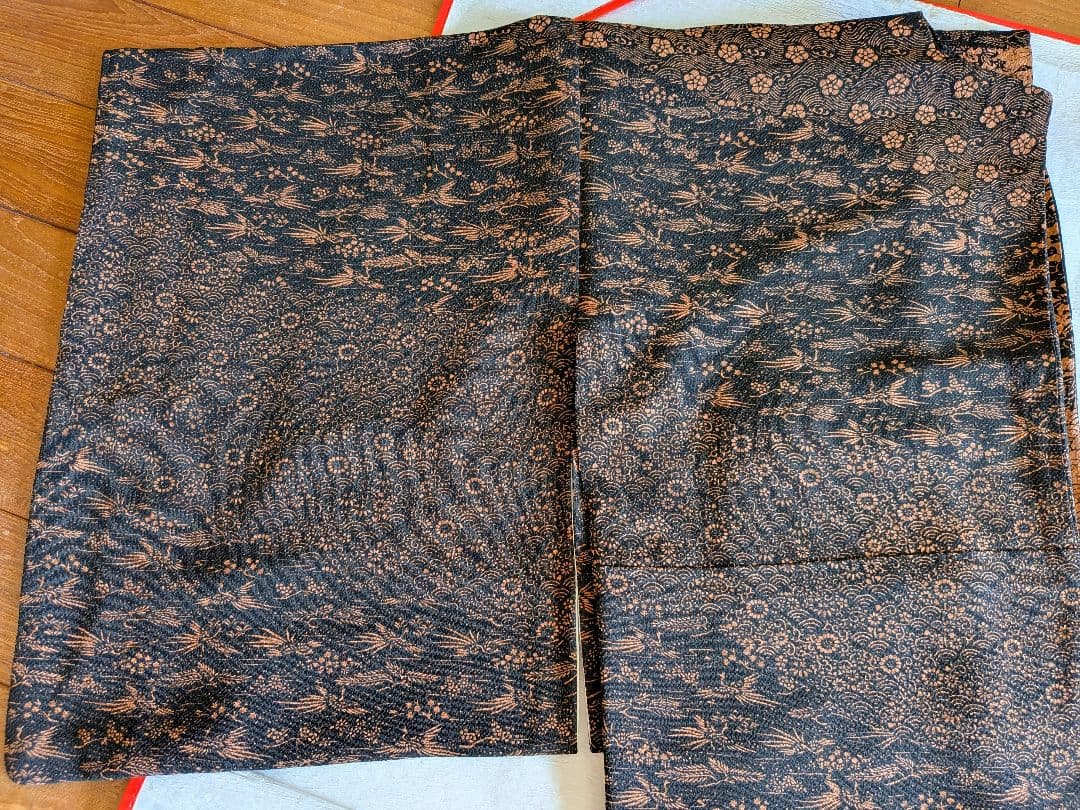 【未使用】黒地に煉瓦色の型染 花鳥文 縮緬 東京ますいわ屋 付下げ訪問着 正絹
