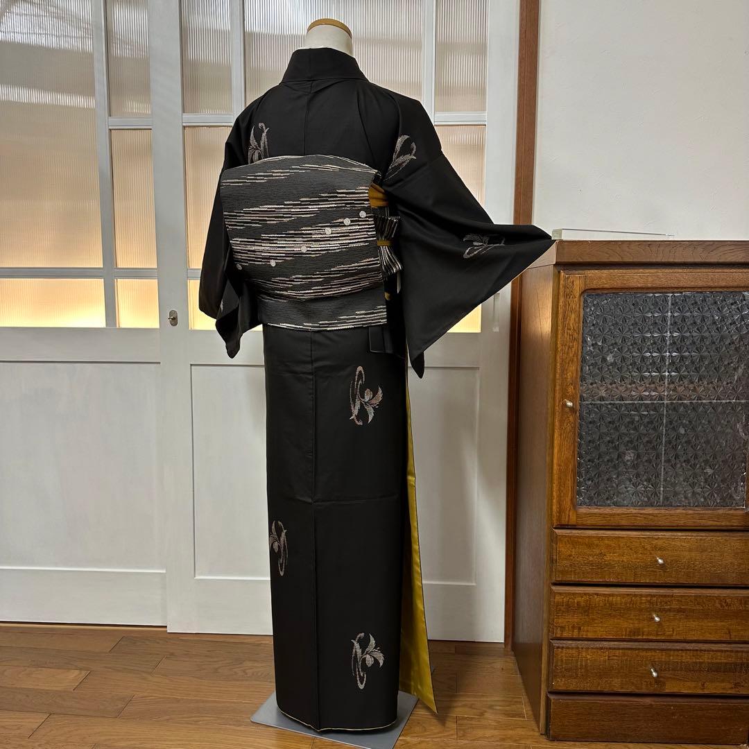 大島紬　袷　正絹　東京ますいわ屋　黒　地空き　植物飛び柄　身丈155.5裄63