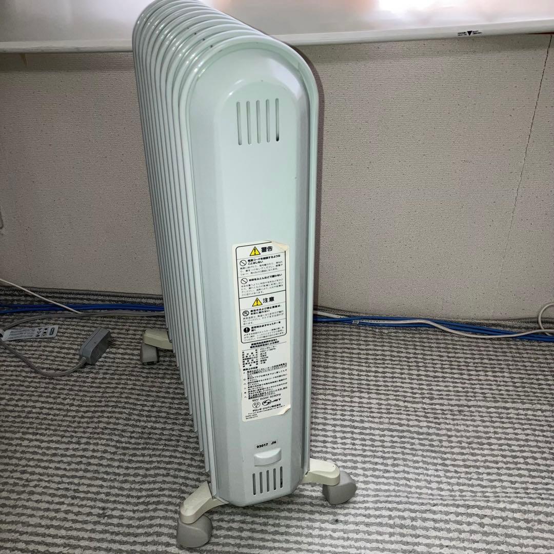 デロンギ 社製　オイル密閉式ラジエター型ヒーター　V551115EFS 伊製