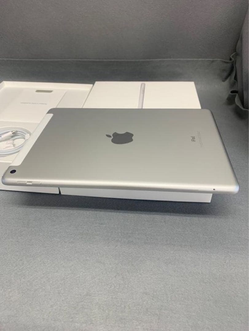 美品　SIMフリー iPad 第6世代 32GB Wi-Fi+Cellular版