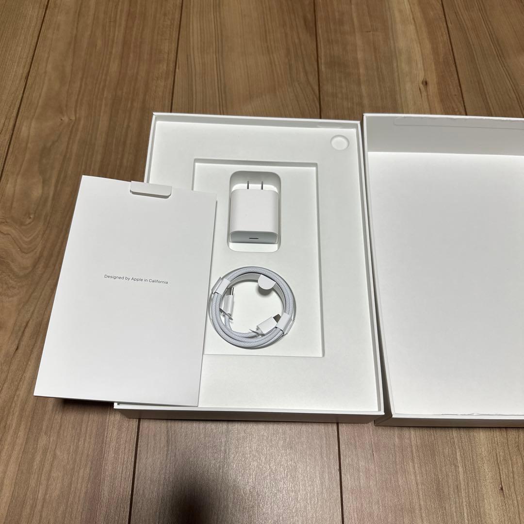 Apple iPad 本体　新品同様　保護フィルム&カバー付き