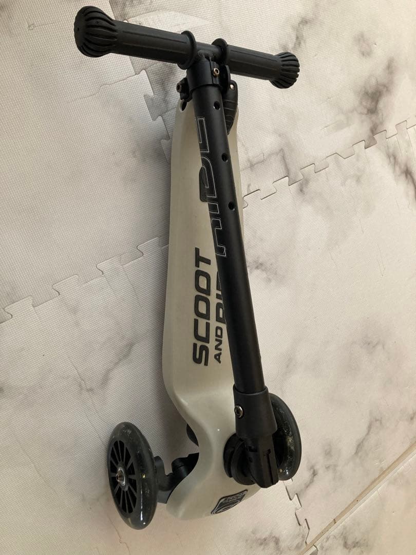 ハイウェイキック3LEDアッシュ　キックボードキッズスクーター足けり子供の乗り物