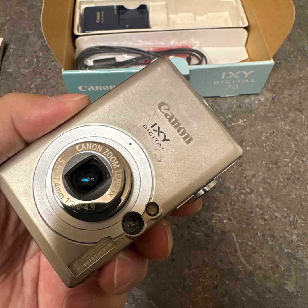 付属品あり　Canon　デジカメ　IXY70