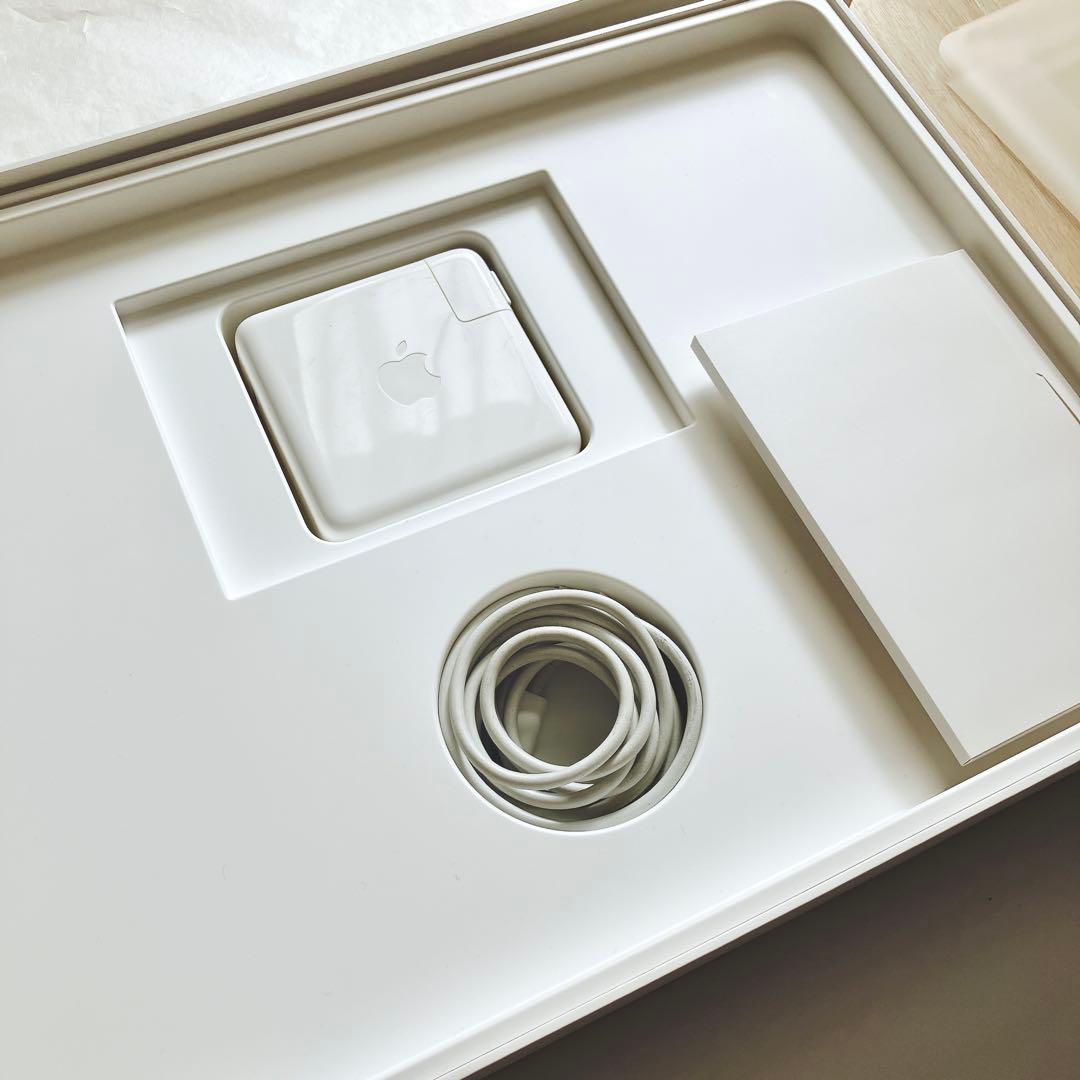 MacBook Pro 15.4インチ（外箱付）2019/i9/32GB/1TB