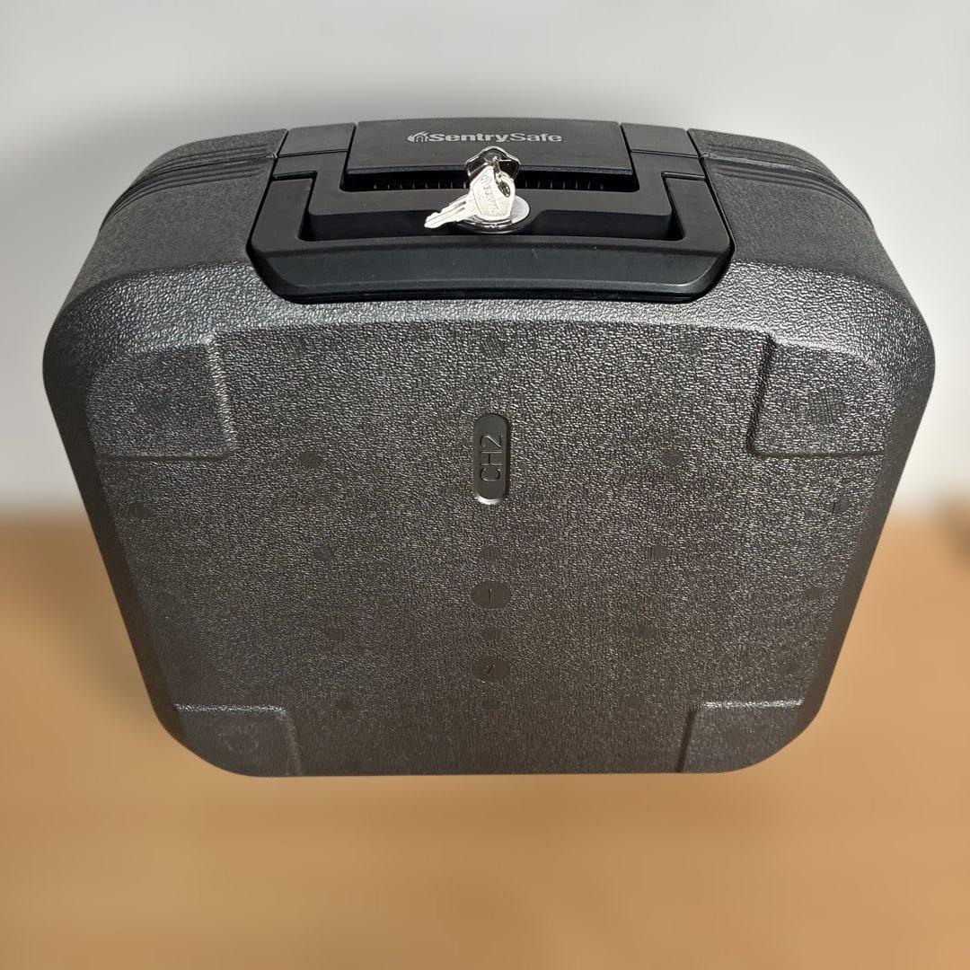 SentrySafe セキュリティケース 鍵２個付き　耐火 防水