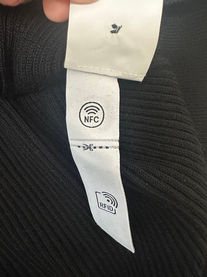 Stone  ニット セーター Mサイズ　QR鑑定済み