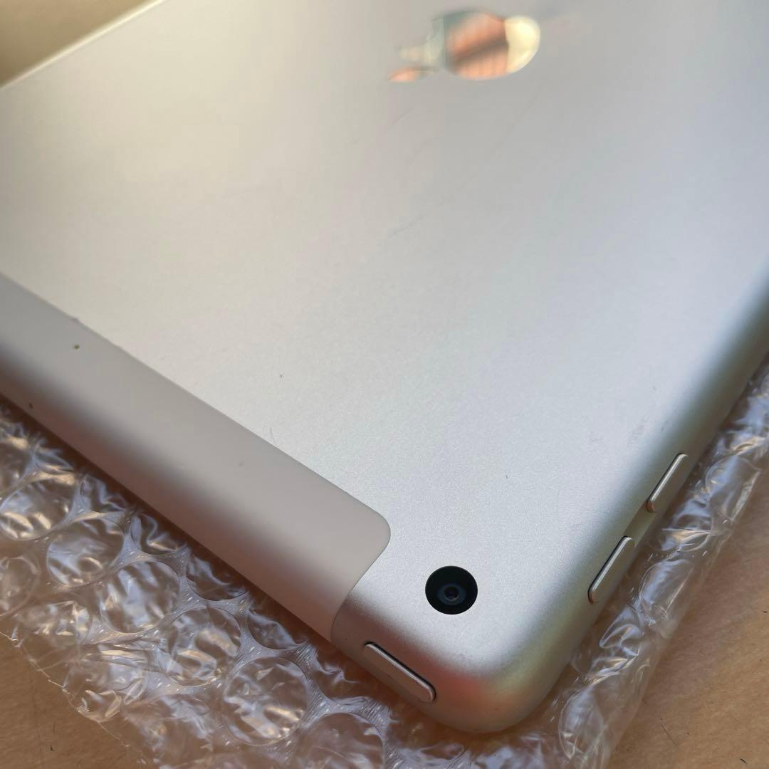 iPad 第5世代　A1823 Cellular シルバー　32GB 美品