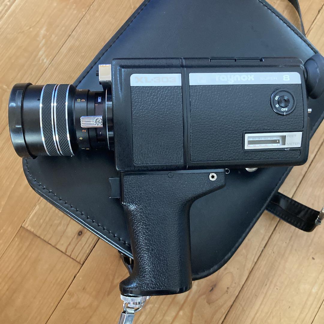 古い映写機とカメラ　reynox