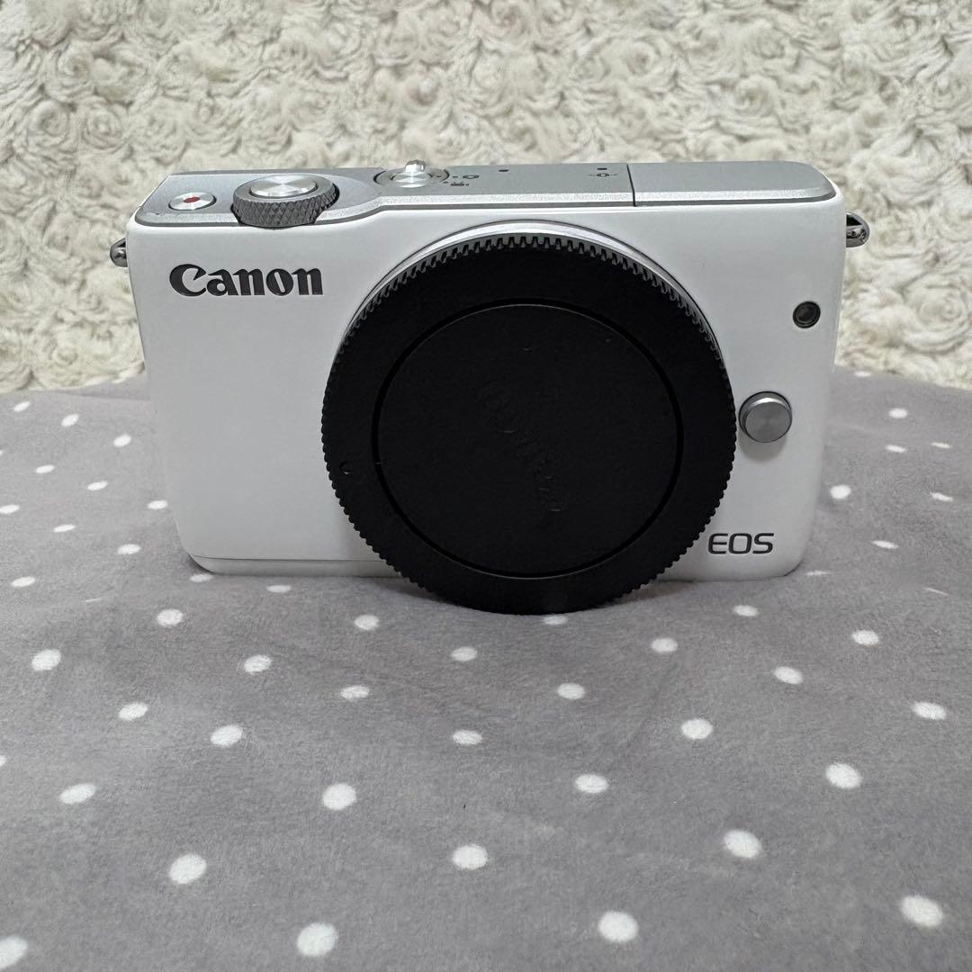 ジャンク キヤノン EOS M10 カメラ本体ボディ、充電器、バッテリー