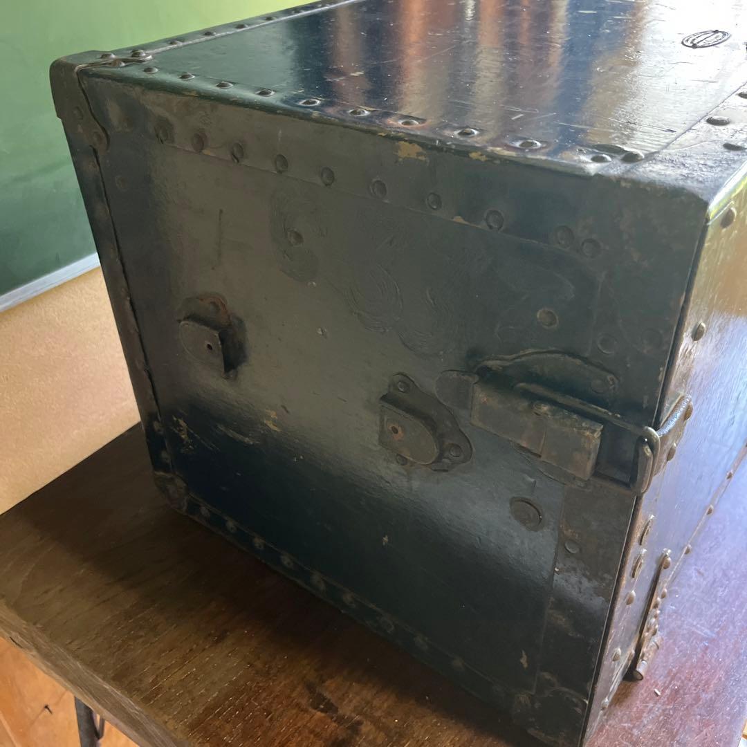 ヴィンテージ金属製　軍？ボックス
