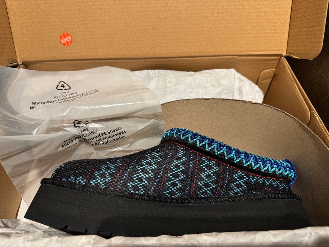 新品未使用☆箱・袋付きUGG ムートンブーツ ブラック/ブルー 編み込み