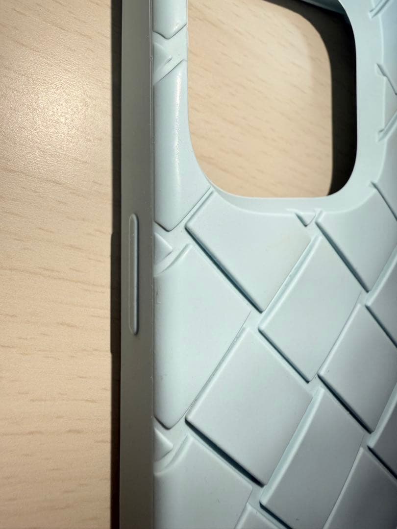 BOTTEGA VENETA iPhone16promaxケース（ライトブルー）