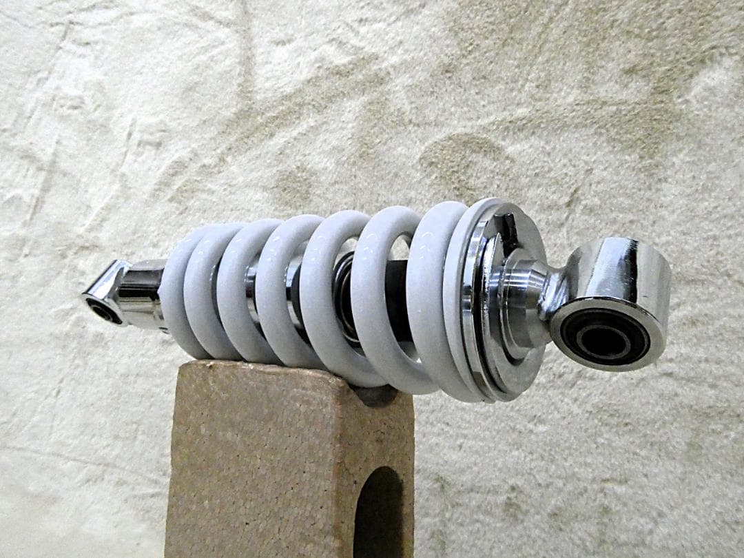 ジェイド２５０　サス　白　ローダウン/ホワイト MC23