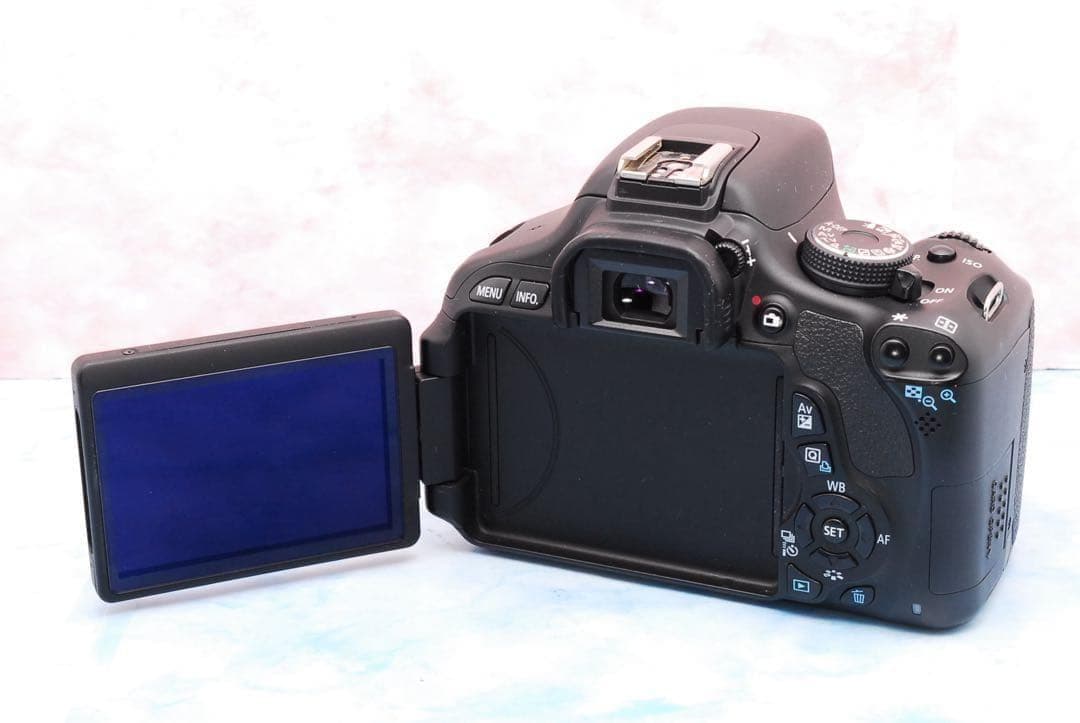 キャノン Kiss X5☆Wレンズ＆バッグ☆一眼レフカメラ☆ショット数少！
