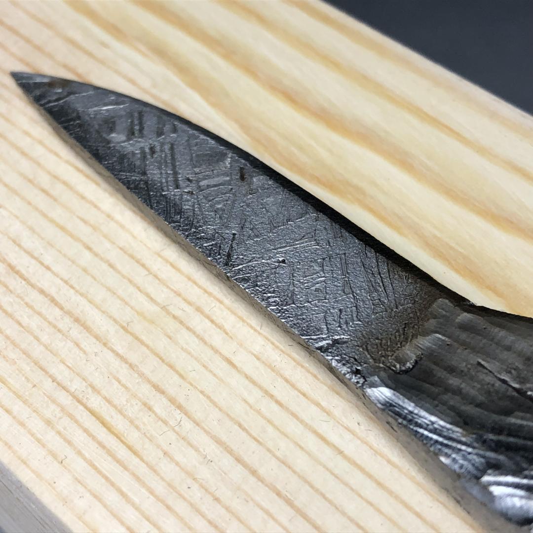 ｂ*ｂ様 アルタイ隕石　 鉄隕石　メテオライト　模造刀　重さ約152ｇ 共箱