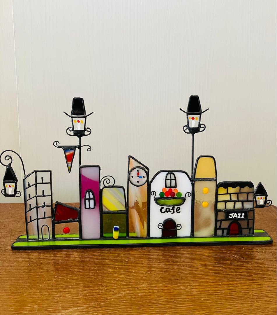 ステンドグラス　ガス燈が並ぶ街並み＆雪の街並み