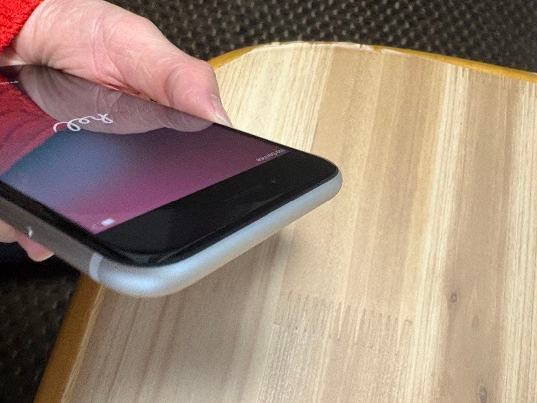 iPhone SE 第3世代 128GB スターライト au 美品 動作良好