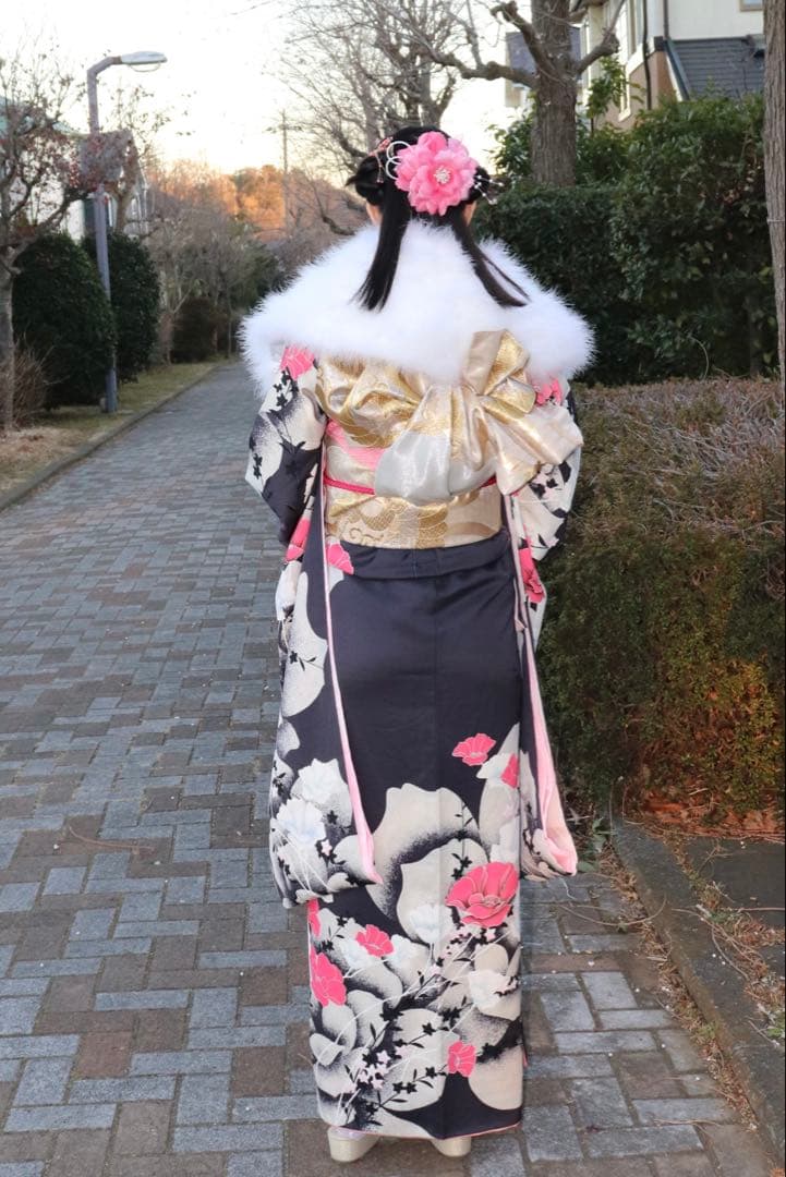 【成人式・前撮り】振袖 フルセット 黒×ピンク 古典柄 ファーショール付き 美品