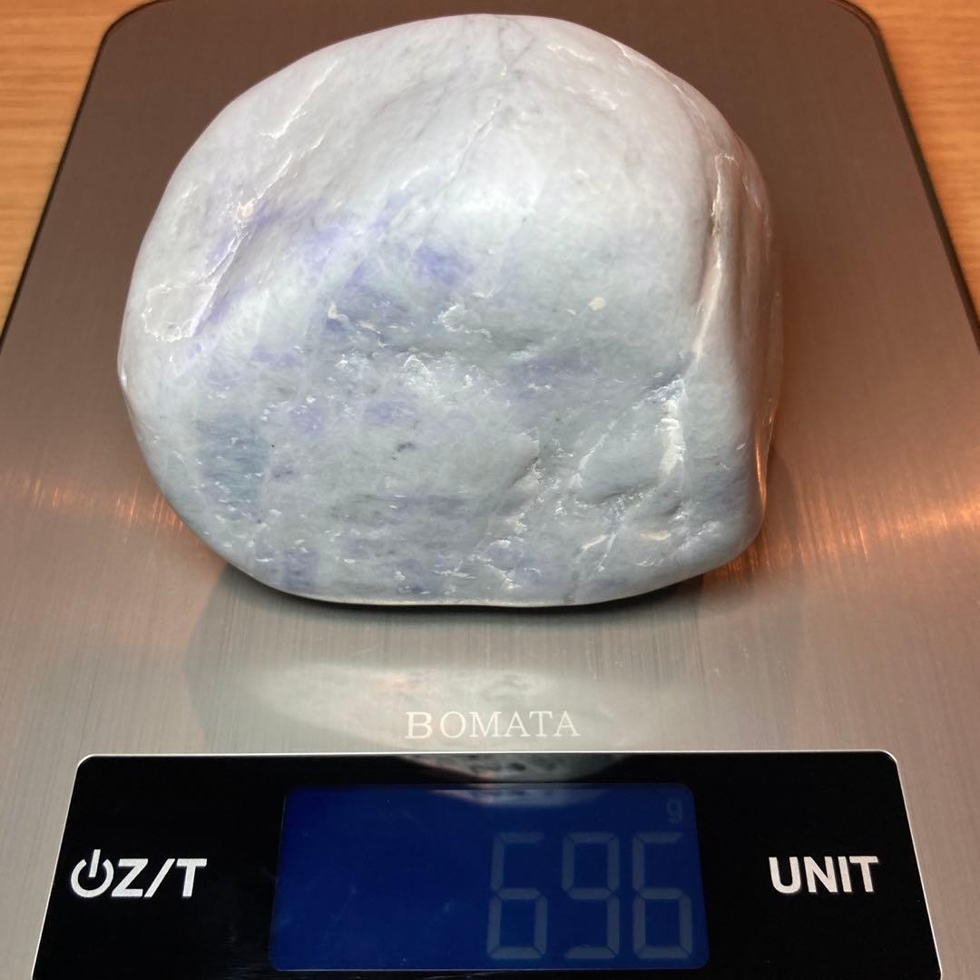 糸魚川翡翠　ラベンダー翡翠　原石　696ｇ