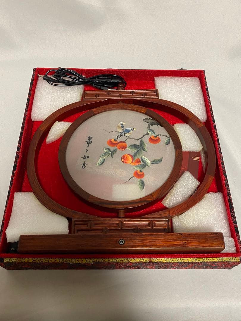 1473❣️蘇刺繍　LED ライト付き　置物