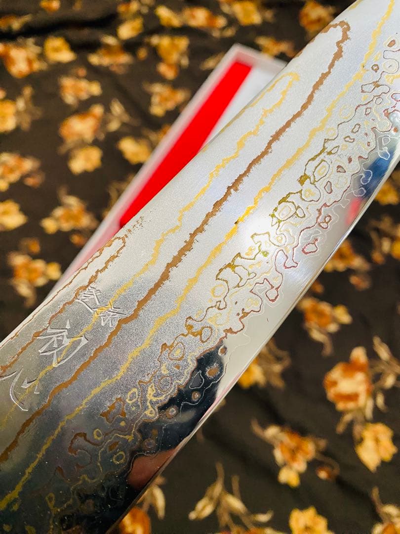 牛刀210mm HATSUKOKORO初心 青二鋼 有色ダマスカス 黒檀八角柄
