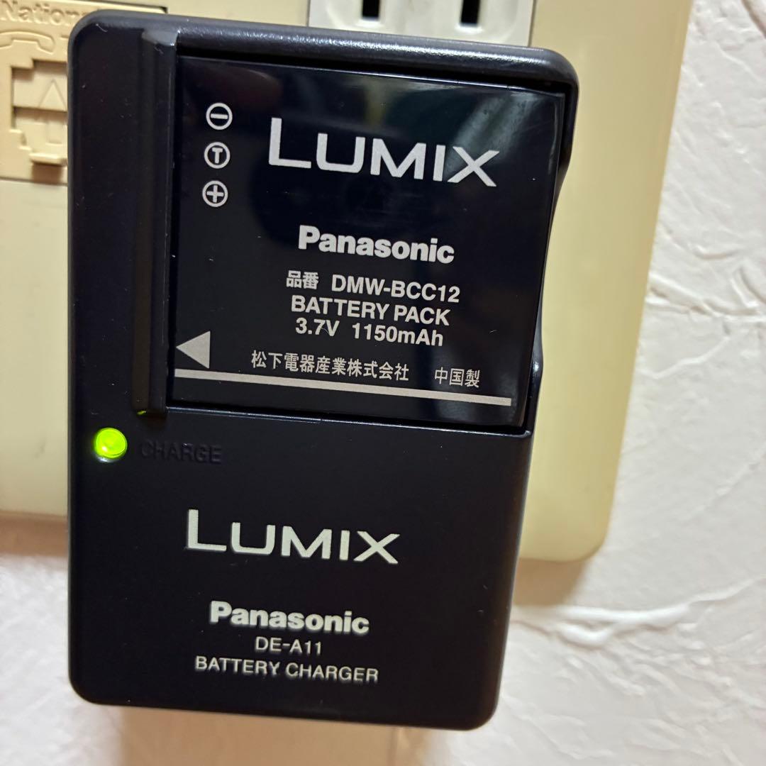 デジタルカメラ　パナソニック　LUMIX DMC-FX01　充電器付　中古品