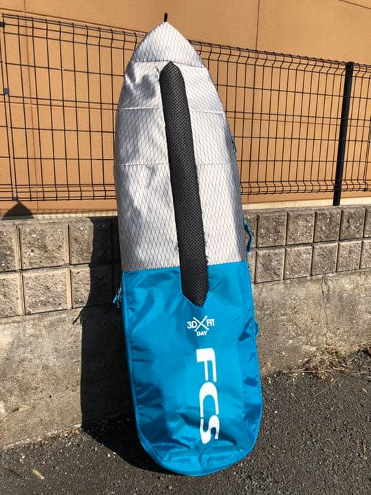 ほぼ新品ジャスティスサーフボードDIVA5プラグ+FCS2フィン+FCSケース