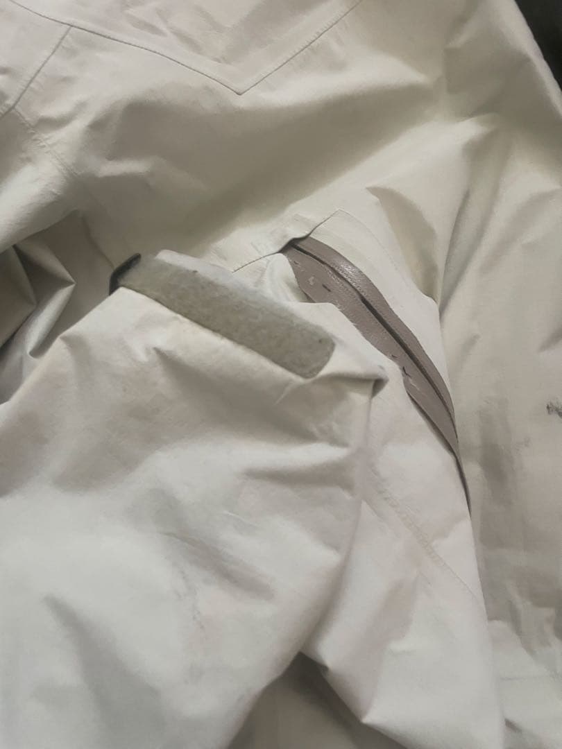 らいちょさま専用　ロゴ刺繍　激レア　ARC'TERYX ホワイト アークテリクス