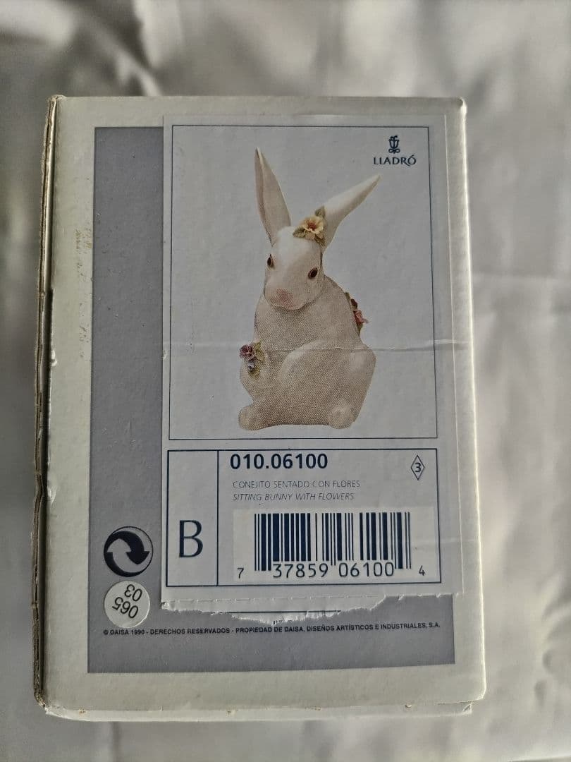 ❷リヤドロ 花飾りの白うさぎ 後ろ脚立ち 置物 インテリア ヴィンテージ