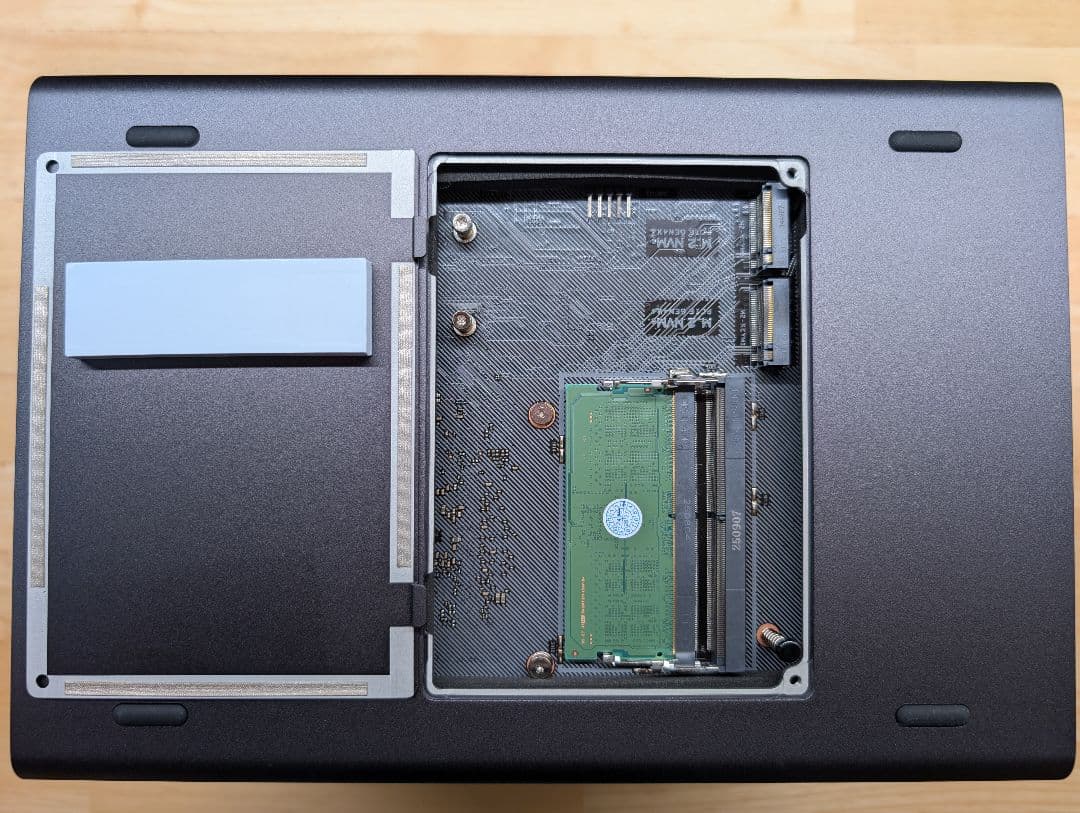 横*浜様 【増設用メモリ16GB付属】UGREEN NASync DXP4800