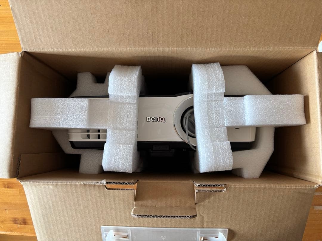 BenQ MH680 デジタルプロジェクター