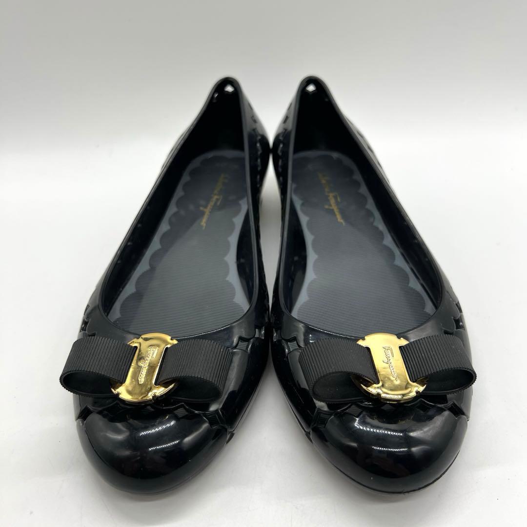 良品　フェラガモ　パンプス　JELLY ラバー　ヴァラリボン