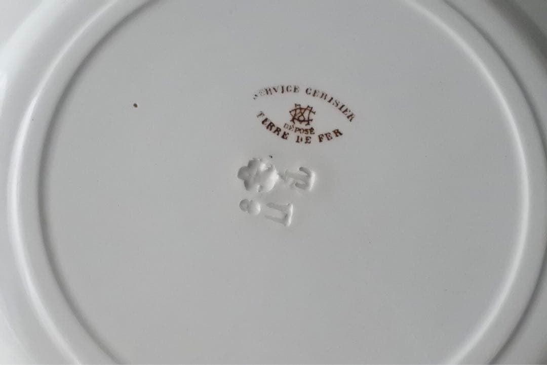 淡く優しいサクラの景色　クレイユモントロー　プレート　フランスアンティーク