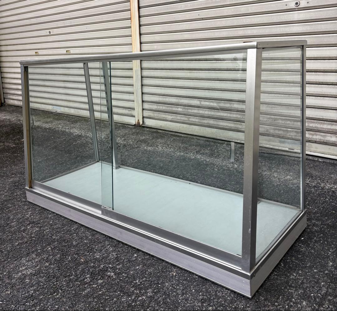 【希少・台形】昭和レトロなショーケース中型・棚板2枚あります。